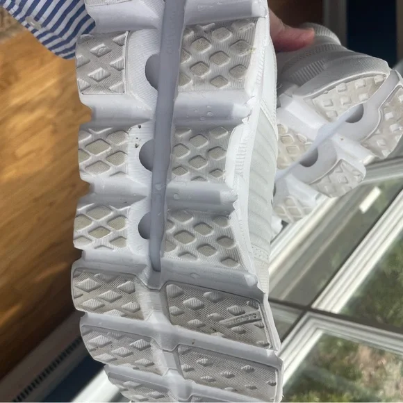 On Cloud Running White Low-Top Mesh Trainer 8.5 - Picture 13 of 15